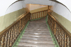 Лестница в здании Управления образования обретет первозданный вид